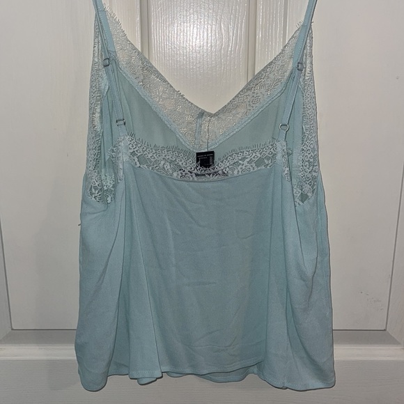 light blue lace crop top - Picture 3 of 3